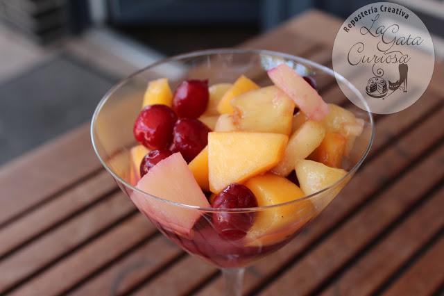 MACEDONIA DE VERANO A LA VAINILLA – DESHUESADOR DE CEREZAS CASERO Y BARATO