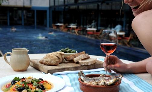 Nadar después de comer, mitos y verdades