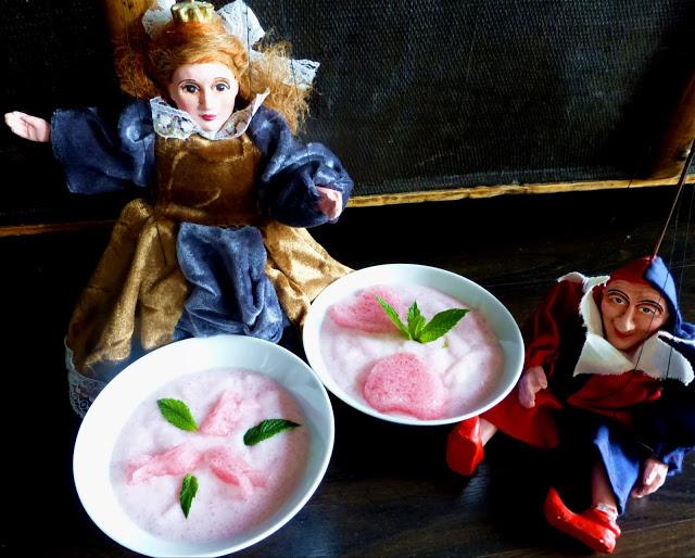 Mousse de Gominolas de fresa y agua de rosas con Yogur.