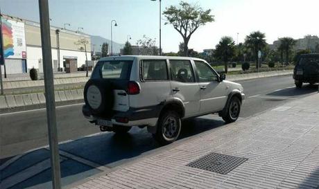 Un edil del PP ‘cazado’ mientras utilizaba el taller municipal, y trabajadores públicos, para arreglar su coche particular y hace uso de las plazas de aparcamiento para personas con movilidad reducida