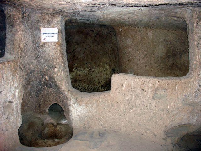 Supuesto lugar usado como bar, en la ciudad subterránea de Derinkuyu, Cappadocia