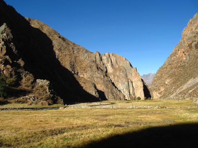 A pie desde Huancahuasi a Rapaz: ruinas, bosques, catararas y... ¡perros!