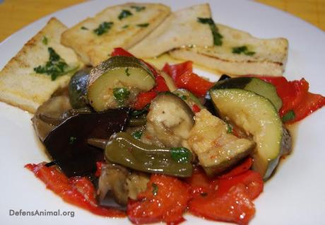 Verduras al horno con tofu y salsa verde