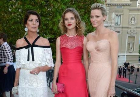 Love Ball: Carolina y Charlene de Mónaco y Natalia Vodianova  compiten en glamour
