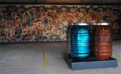 Mural y escultura del parking de Frank's Cafe, Londres.