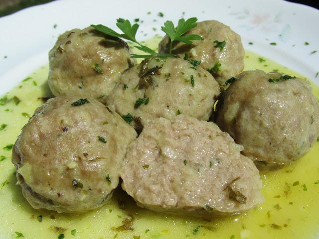 Albóndigas en salsa verde