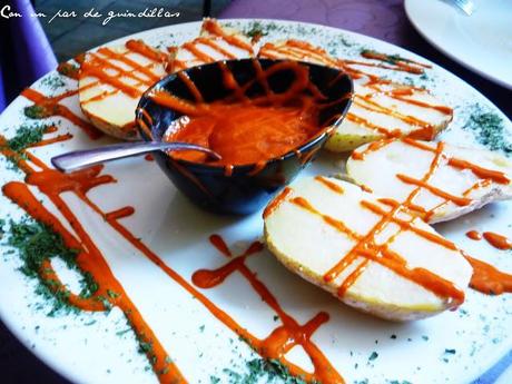 Papas con mojo de piquillos