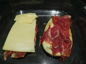 Milhojas de berenjena, jamón y queso