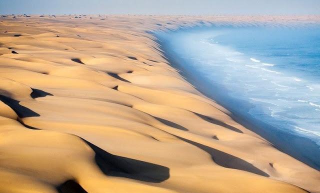 La Costa de los Esqueletos, desierto y océano