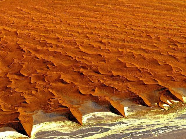 La Costa de los Esqueletos, desierto y océano