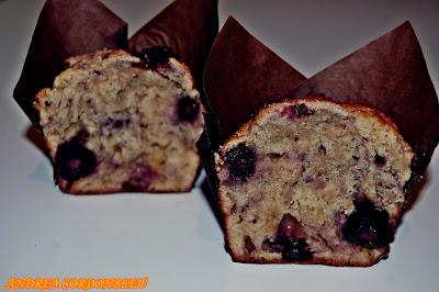 MUFFINS DE ARÁNDANOS Y CHOCOLATE BLANCO. BLUEBERRY MUFFINS.