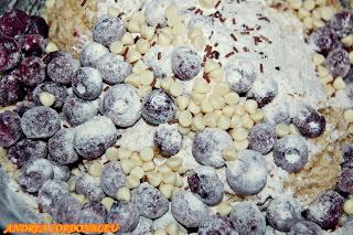 MUFFINS DE ARÁNDANOS Y CHOCOLATE BLANCO. BLUEBERRY MUFFINS.