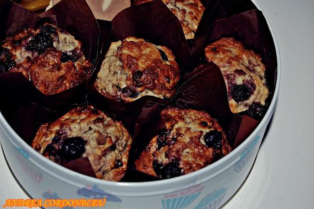 MUFFINS DE ARÁNDANOS Y CHOCOLATE BLANCO. BLUEBERRY MUFFINS.