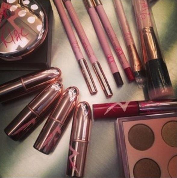 PROXIMA COLECCION DE RIHANNA PARA MAC, RIRI HEARTS + swatches