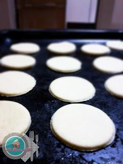 Batbut,pan de semolina relleno de atún. Batbut,pan de semolina relleno de atún.