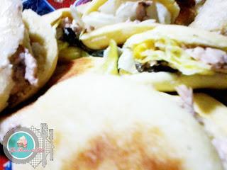Batbut,pan de semolina relleno de atún. Batbut,pan de semolina relleno de atún.