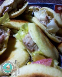 Batbut,pan de semolina relleno de atún. Batbut,pan de semolina relleno de atún.