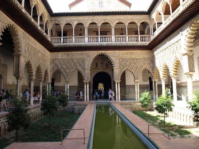 La nueva iluminación del Alcázar (2): el Patio de las Doncellas.