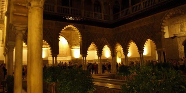 La nueva iluminación del Alcázar (2): el Patio de las Doncellas.