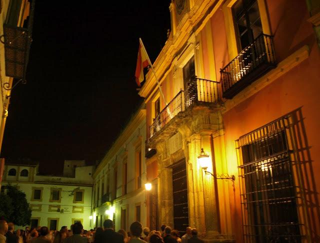 La nueva iluminación del Alcázar (1): la Puerta del Patio de Banderas.