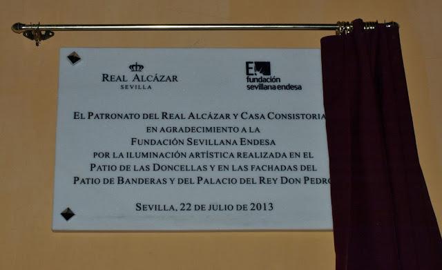 La nueva iluminación del Alcázar (1): la Puerta del Patio de Banderas.