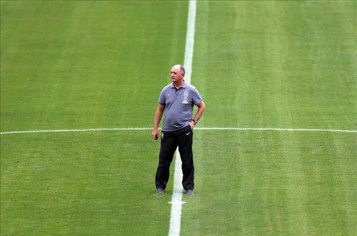 Scolari convoca para el amistoso con Suiza al equipo que ganó la Confederaciones