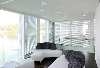 Casa Flotante Minimalista