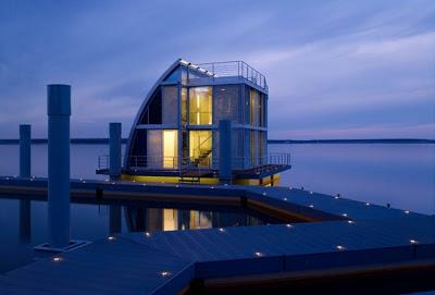 Casa Flotante Minimalista