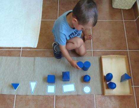 Montessori en Casa: Imprimible bases sólidos geométricos - Printable geometric solid bases