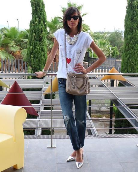 Boyfriend jeans + pearls