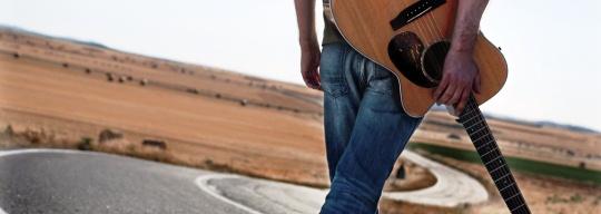 Hombre con guitarra