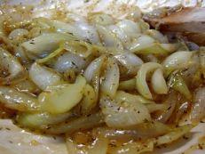 Chalotas en salsa gravy vegetariana.