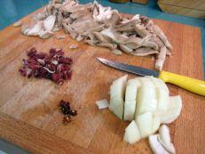 Salteado setas con almejas y jamón