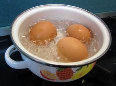 Huevos al calderete