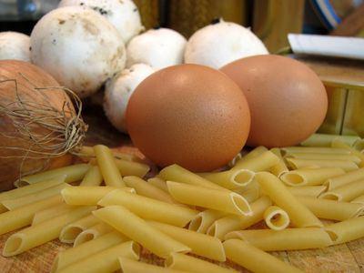 Pastel de macarrones con atún y champiñones