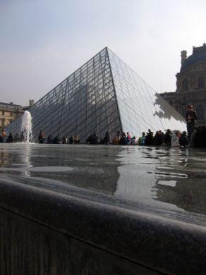 Gran Pirámide del Louvre.