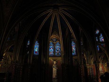 Interior de la capilla inferior de St-Chapelle