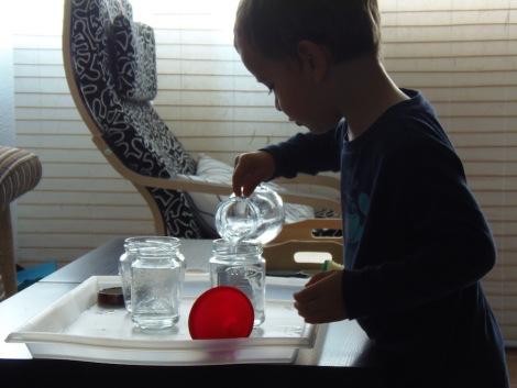 Montessori en Casa: No interrumpir - Not interrupting