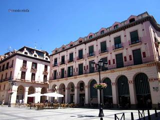 Plaza Fueros de Aragón, Huesca, Polidas chamineras