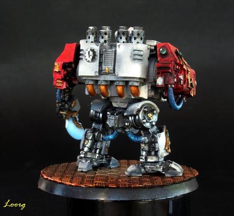 Vista trasera del Dreadnought Mark IV de los Caballeros Grises