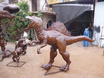 Los dinosaurios metálicos de Edgar Díaz