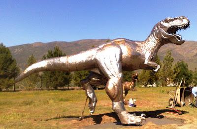 Los dinosaurios metálicos de Edgar Díaz