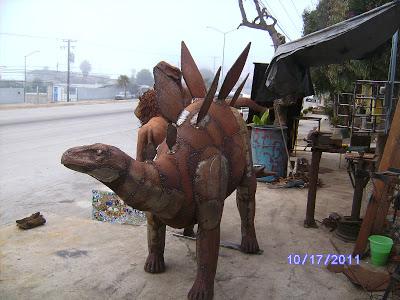 Los dinosaurios metálicos de Edgar Díaz