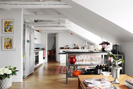 Lo cotidiano, y natural de una vivienda bohemia en la buhardilla