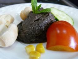 Olivada de tomate con queso cremoso