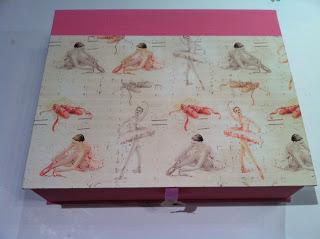 Caja tamaño A4 realizada con la técnica del cartonnage