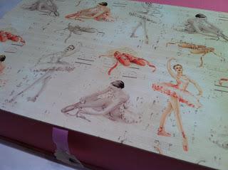 Caja tamaño A4 realizada con la técnica del cartonnage