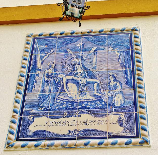 Azulejo de Nuestra Señora de los Dolores.