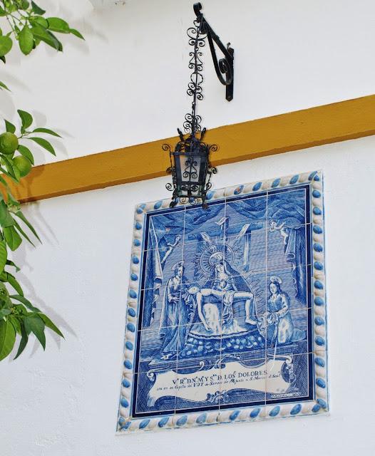 Azulejo de Nuestra Señora de los Dolores.