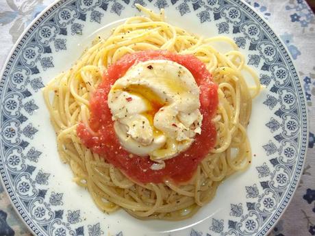 Espagueti con Tomate y Pechuga de Pollo